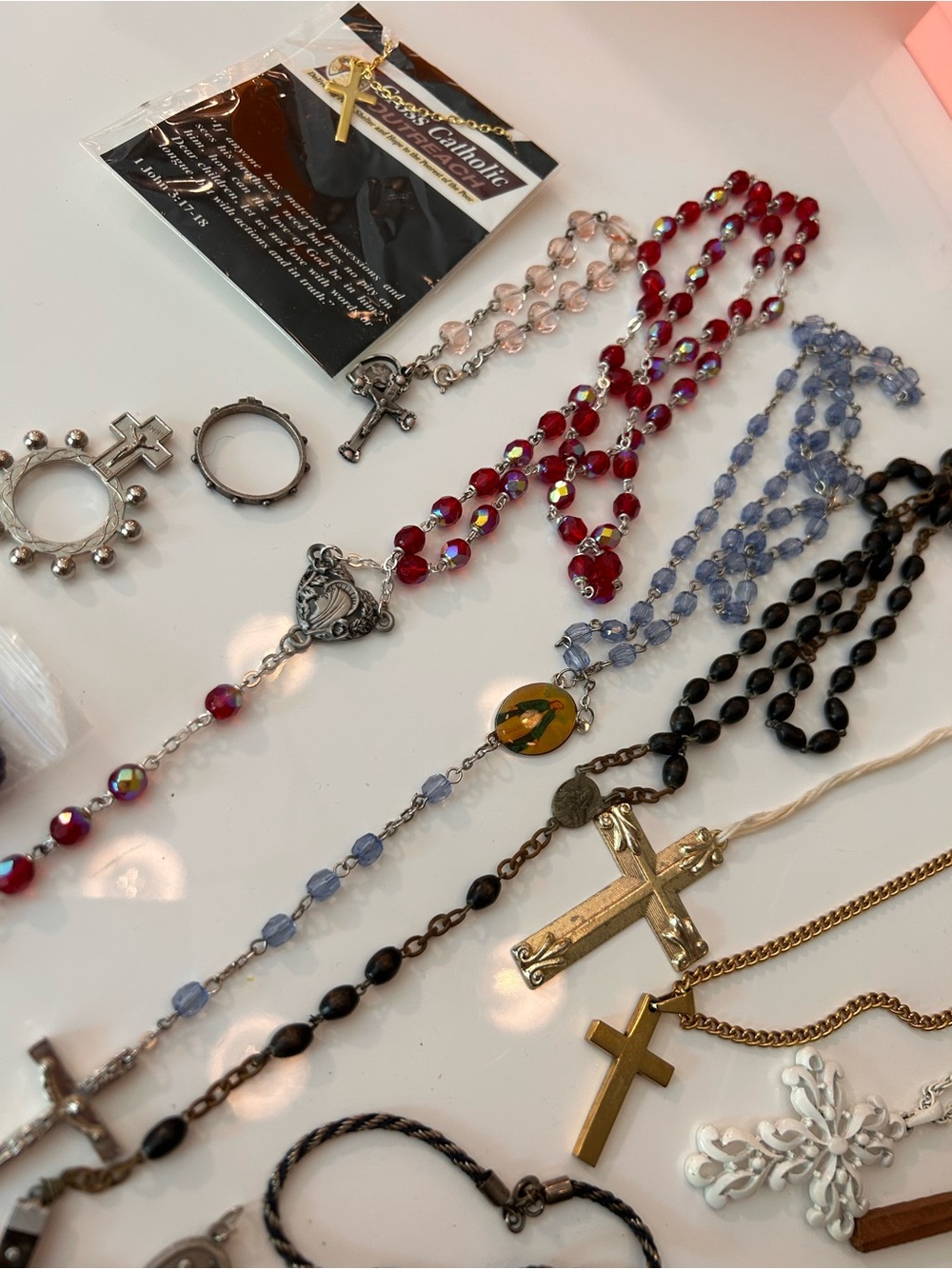 Large lot of religious jewelry rosaries medals cross necklaces - Picture 6 of 8